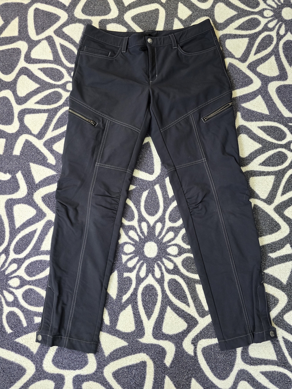 Athleta Dark Gray Slate Womens Hiking Pants Size 10 Zipper Pockets and ankles.
